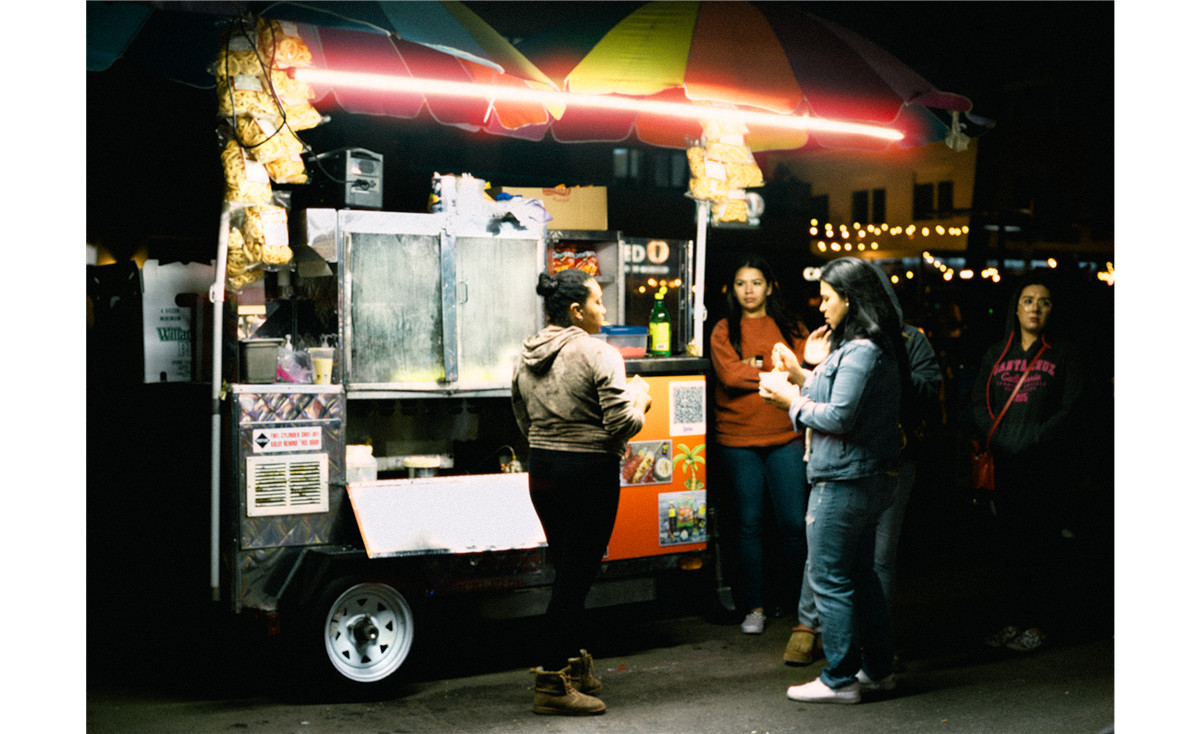 经典柯达富士胶片电影美学怀旧色调胶片摄影LR调色预设 Film is Fun - Film Emulation Preset Collection ( + Film Frame Borders) 插件预设 第8张-素材湾丨精选海外优质设计素材资源 经典柯达富士胶片电影美学怀旧色调胶片摄影LR调色预设 Film is Fun - Film Emulation Preset Collection ( + Film Frame Borders) 插件预设 sucaiwan.com