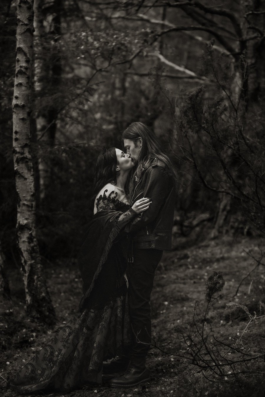 暮光之城电影感秋冬季沉思美学LR调色预设 Archipelago QUEST 41 – Raven Presets 插件预设 第3张-素材湾丨精选海外优质设计素材资源 暮光之城电影感秋冬季沉思美学LR调色预设 Archipelago QUEST 41 – Raven Presets 插件预设 sucaiwan.com