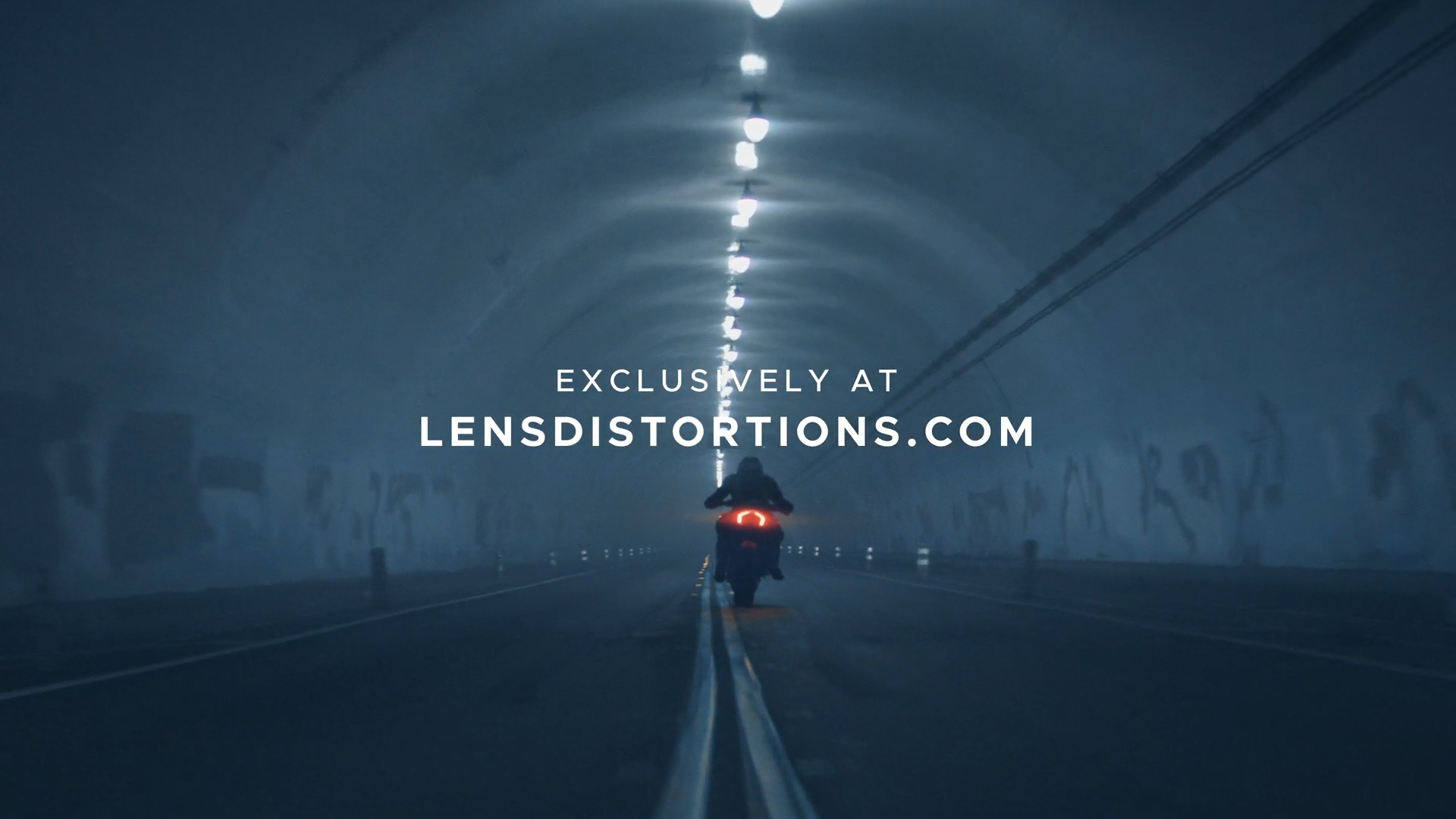 Lens Distortions 专业级影视后期合成4K高质量镜头折射蓝色条纹光晕动画视觉效果 Cineovision Anamorphic 影视音频 第8张-素材湾丨精选海外优质设计素材资源 Lens Distortions 专业级影视后期合成4K高质量镜头折射蓝色条纹光晕动画视觉效果 Cineovision Anamorphic 影视音频 sucaiwan.com