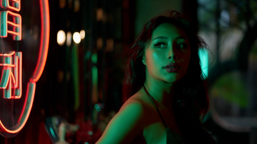 油管大神Brandon Li即兴商业拍摄相机/手机/运动相机运镜无缝转场过渡动态灯光照明/创意融合大师课程 Fusion Filmmaking Online Course 设计教程 第4张-素材湾丨精选海外优质设计素材资源 油管大神Brandon Li即兴商业拍摄相机/手机/运动相机运镜无缝转场过渡动态灯光照明/创意融合大师课程 Fusion Filmmaking Online Course 设计教程 sucaiwan.com