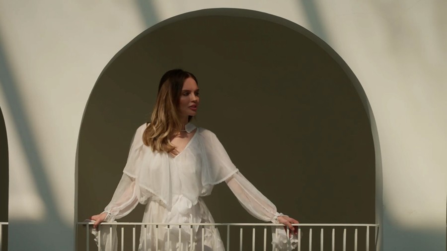 油管大神Brandon Li即兴商业拍摄相机/手机/运动相机运镜无缝转场过渡动态灯光照明/创意融合大师课程 Fusion Filmmaking Online Course 设计教程 第7张-素材湾丨精选海外优质设计素材资源 油管大神Brandon Li即兴商业拍摄相机/手机/运动相机运镜无缝转场过渡动态灯光照明/创意融合大师课程 Fusion Filmmaking Online Course 设计教程 sucaiwan.com