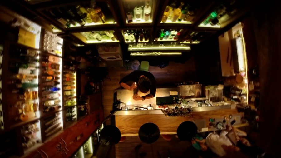 油管大神Brandon Li即兴商业拍摄相机/手机/运动相机运镜无缝转场过渡动态灯光照明/创意融合大师课程 Fusion Filmmaking Online Course 设计教程 第6张-素材湾丨精选海外优质设计素材资源 油管大神Brandon Li即兴商业拍摄相机/手机/运动相机运镜无缝转场过渡动态灯光照明/创意融合大师课程 Fusion Filmmaking Online Course 设计教程 sucaiwan.com