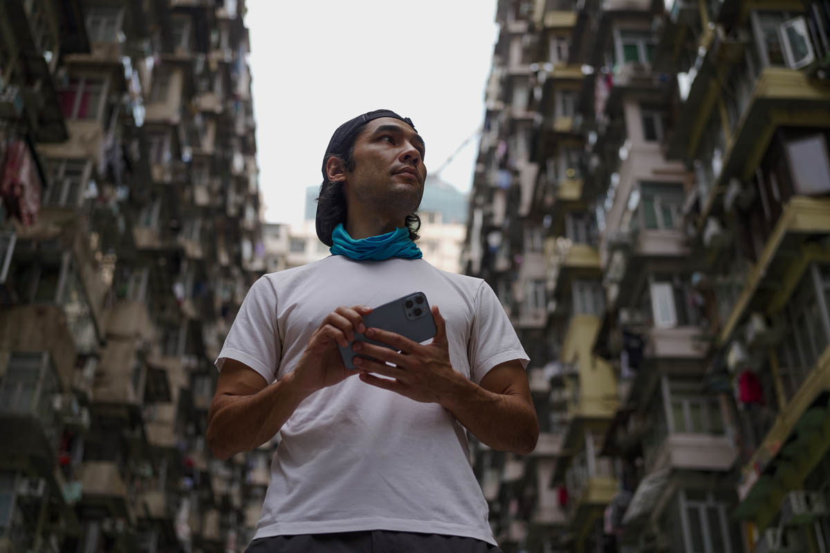 油管大神 Brandon Li 电影制作人苹果手机运镜拍摄/剪辑大师课程Brandon Li - iPhone Filmmaker 设计教程 第1张-素材湾丨精选海外优质设计素材资源 油管大神 Brandon Li 电影制作人苹果手机运镜拍摄/剪辑大师课程Brandon Li - iPhone Filmmaker 设计教程 sucaiwan.com