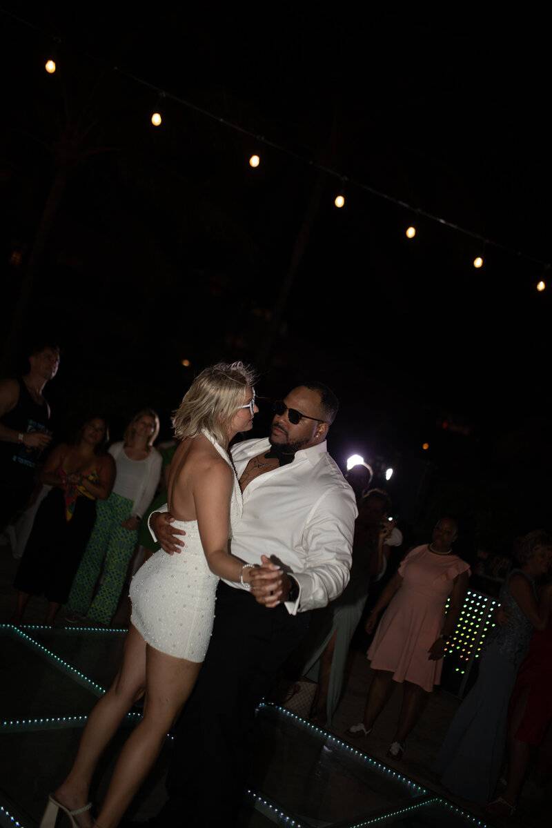 优雅温暖色调柔和绿色黑白色婚礼摄影肖像照片调色Lightroom预设包 Kailee Marie the sunday pack presets 插件预设 第21张-素材湾丨精选海外优质设计素材资源 优雅温暖色调柔和绿色黑白色婚礼摄影肖像照片调色Lightroom预设包 Kailee Marie the sunday pack presets 插件预设 sucaiwan.com