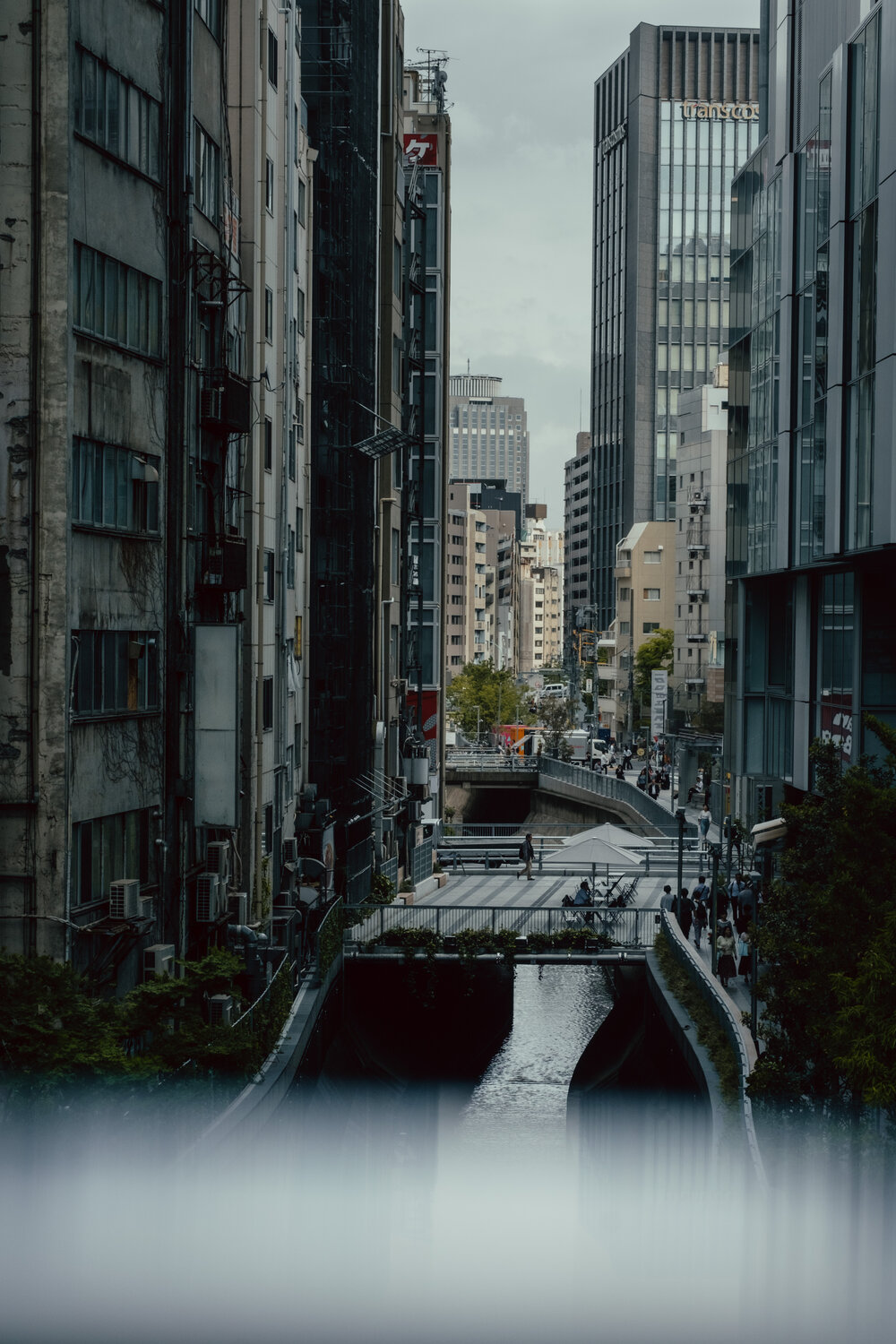 高级复古电影胶片颗粒模拟城市人文扫街摄影照片调色lightroom预设包 Eren Jam – Cinematic Street Presets 插件预设 sucaiwan.com