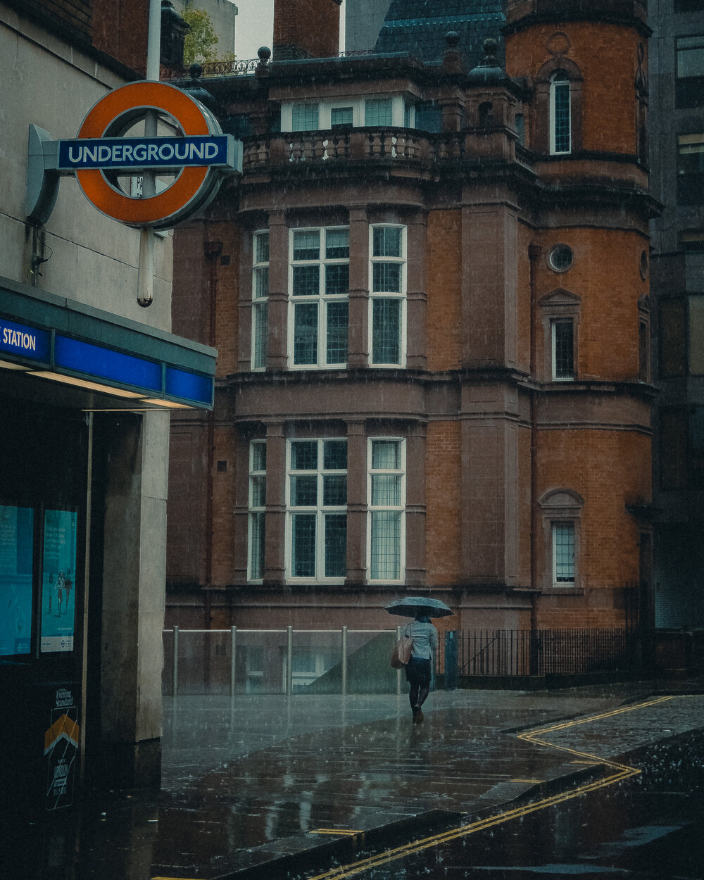 高级复古电影胶片颗粒模拟城市人文扫街摄影照片调色lightroom预设包 Eren Jam – Cinematic Street Presets 插件预设 sucaiwan.com