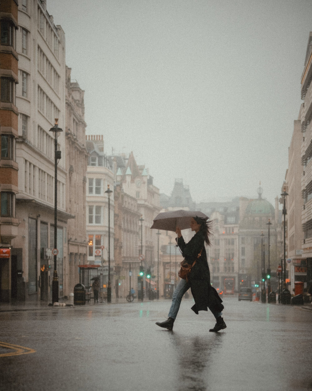 高级复古电影胶片颗粒模拟城市人文扫街摄影照片调色lightroom预设包 Eren Jam – Cinematic Street Presets 插件预设 sucaiwan.com
