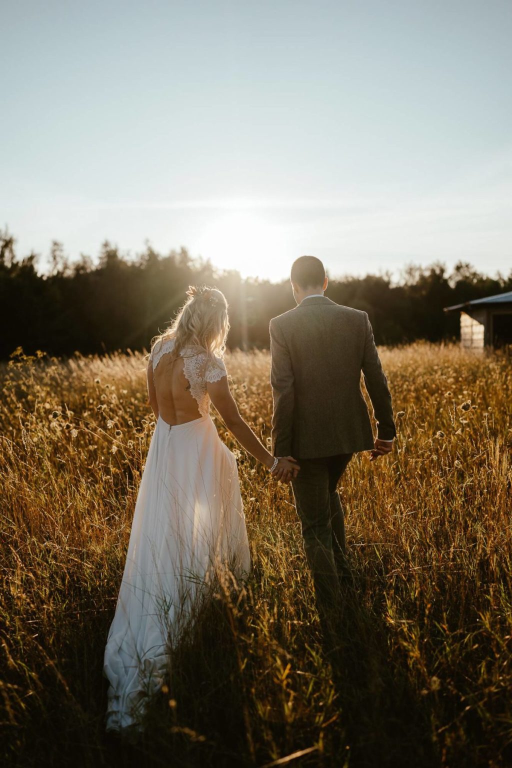 风格化前卫明亮暖色调婚礼摄影照片调色Lightroom预设包 Cara Zagni – Moon Pack 1 插件预设 sucaiwan.com