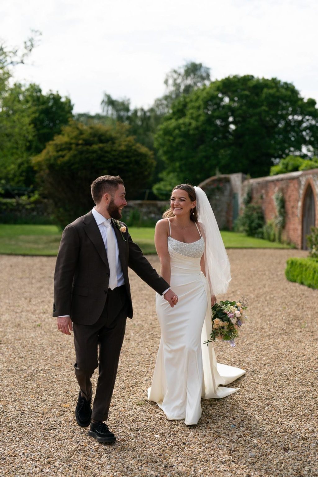 风格化前卫明亮暖色调婚礼摄影照片调色Lightroom预设包 Cara Zagni – Moon Pack 1 插件预设 sucaiwan.com