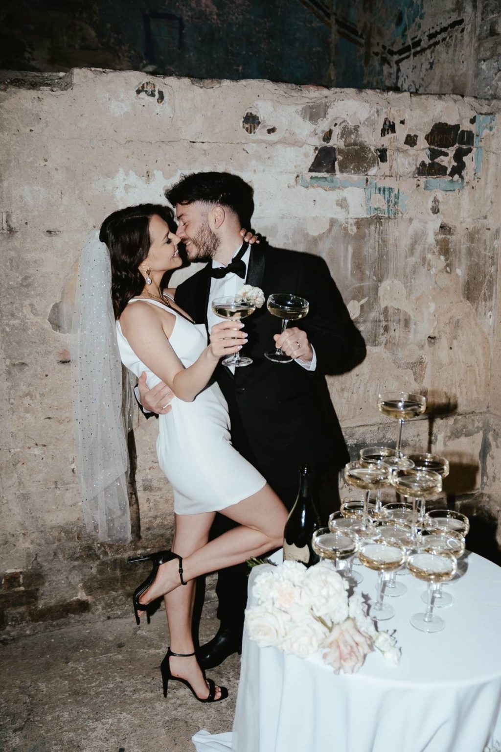 风格化前卫明亮暖色调婚礼摄影照片调色Lightroom预设包 Cara Zagni – Moon Pack 1 插件预设 sucaiwan.com