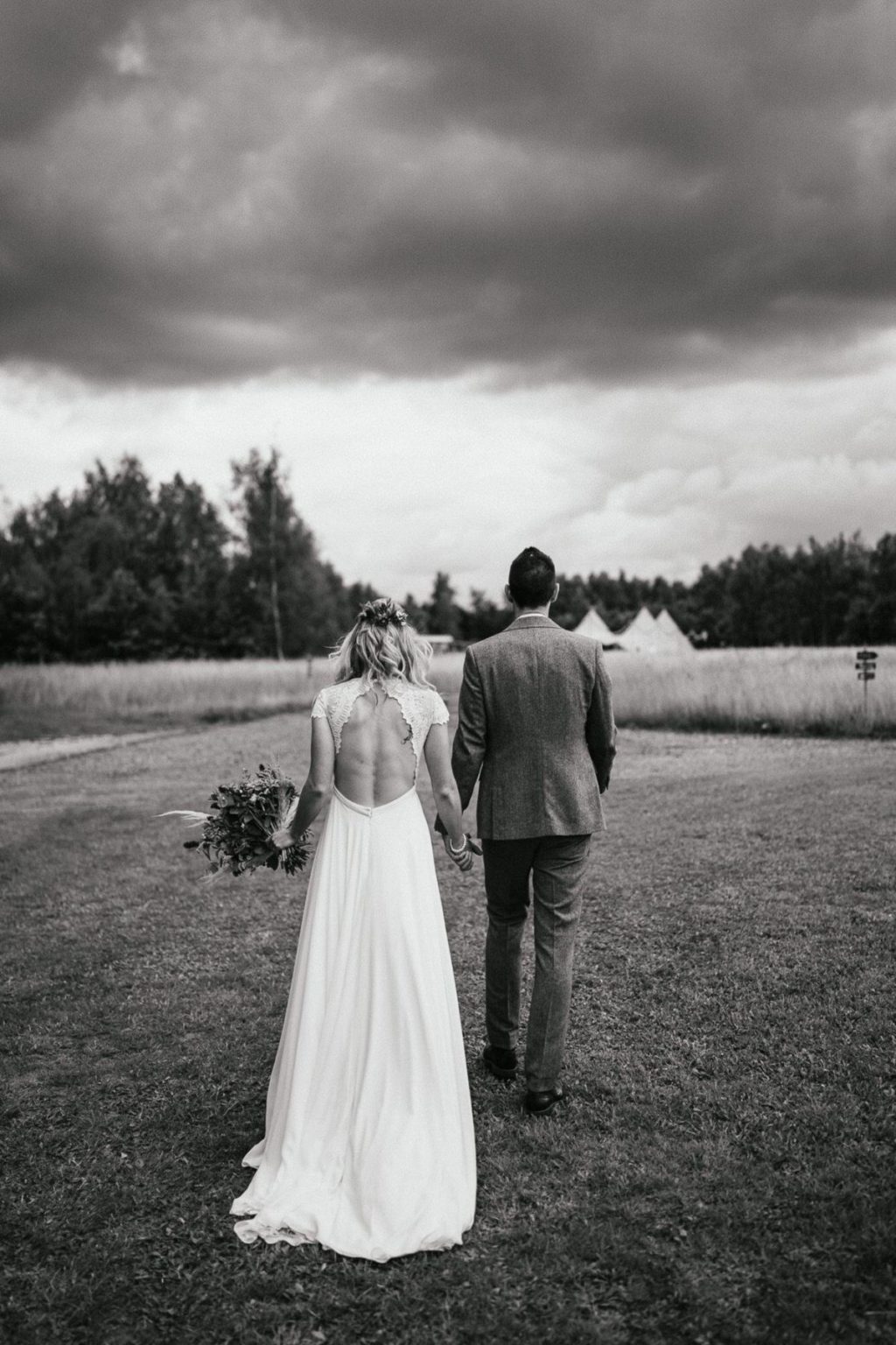 风格化前卫明亮暖色调婚礼摄影照片调色Lightroom预设包 Cara Zagni – Moon Pack 1 插件预设 sucaiwan.com