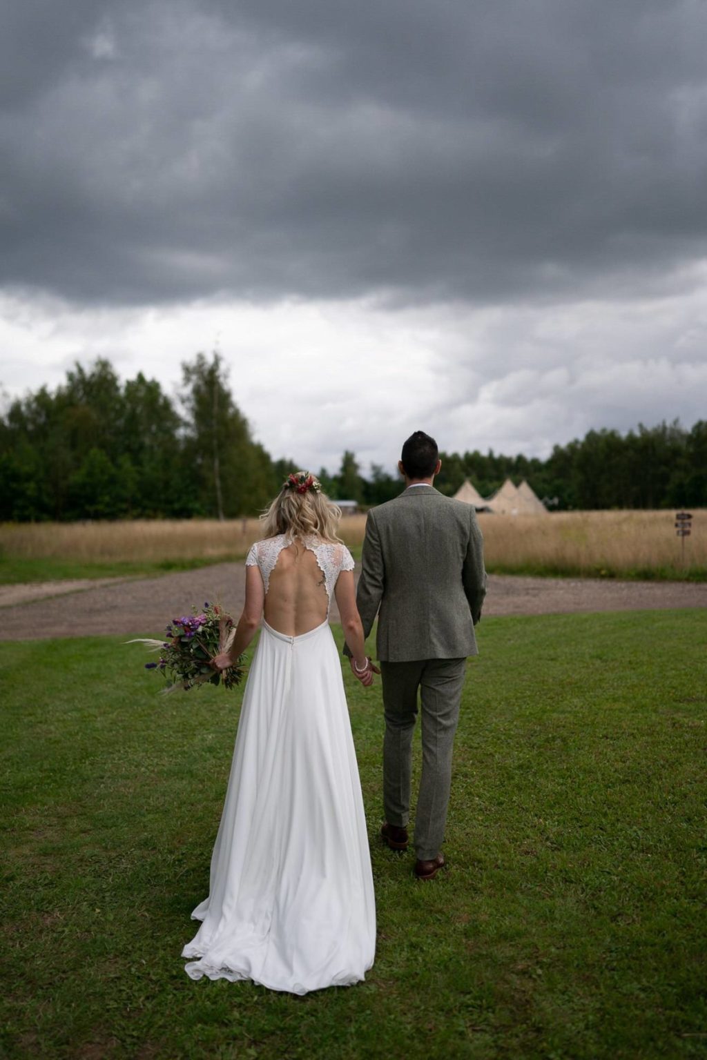 风格化前卫明亮暖色调婚礼摄影照片调色Lightroom预设包 Cara Zagni – Moon Pack 1 插件预设 sucaiwan.com