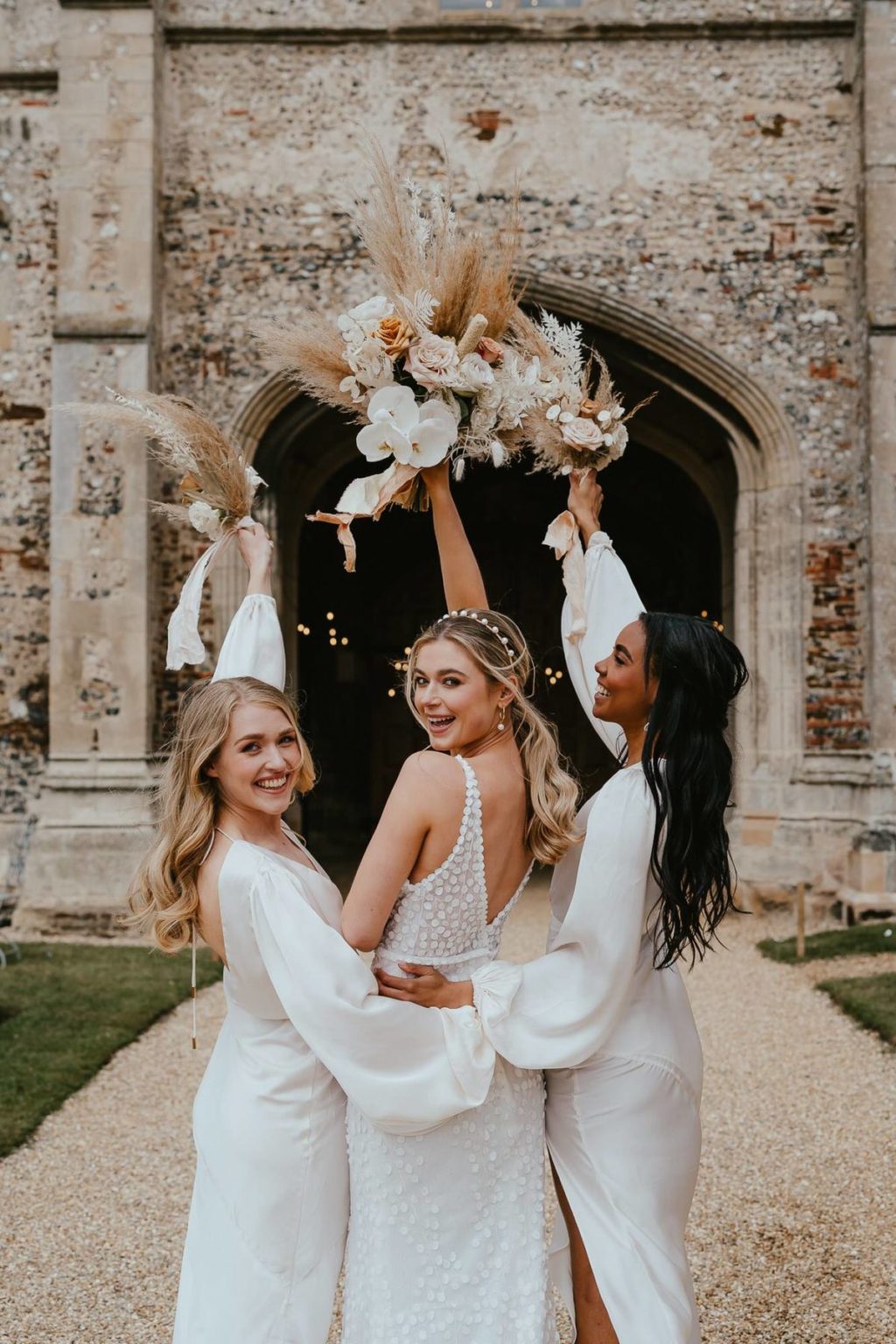 风格化前卫明亮暖色调婚礼摄影照片调色Lightroom预设包 Cara Zagni – Moon Pack 1 插件预设 sucaiwan.com