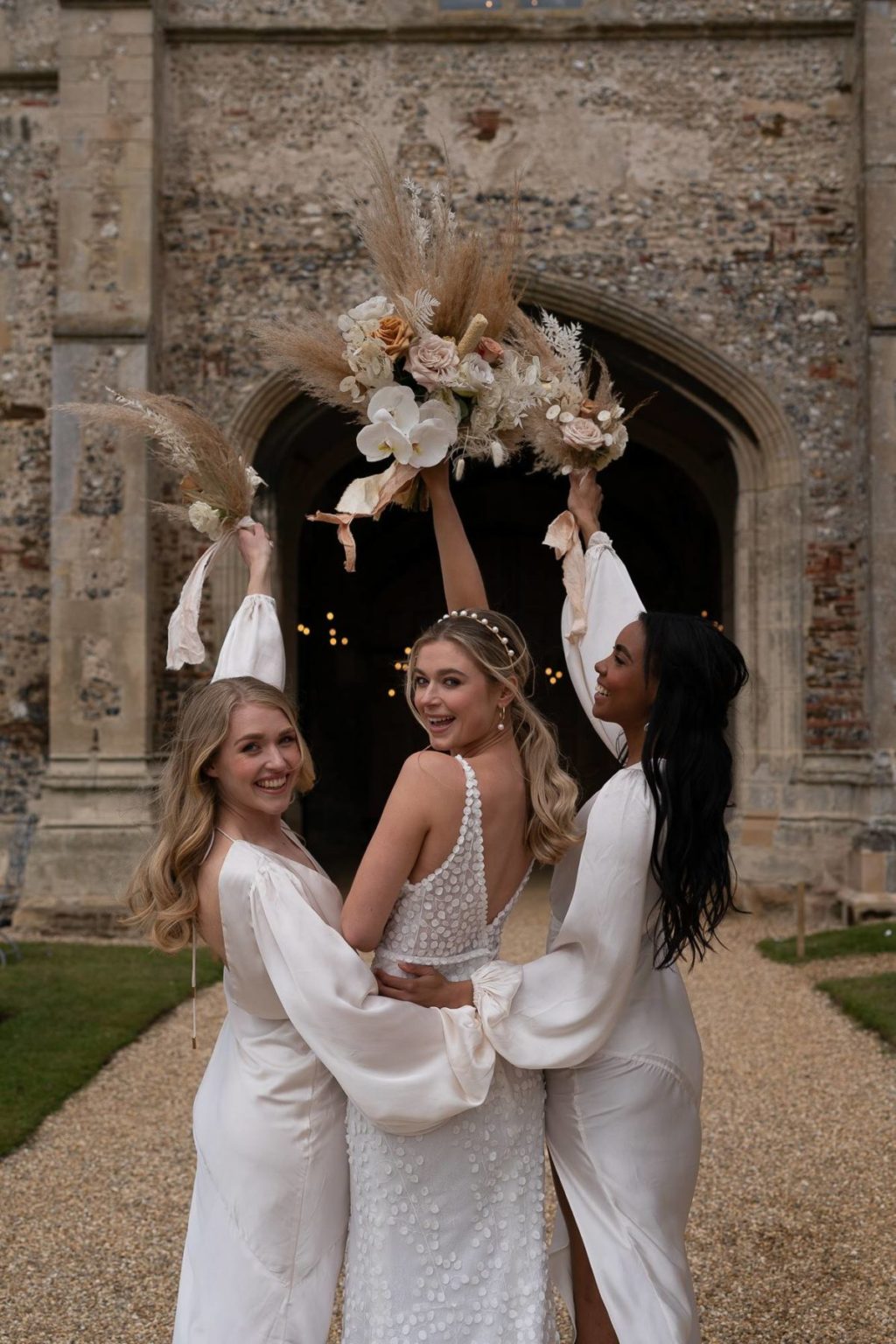 风格化前卫明亮暖色调婚礼摄影照片调色Lightroom预设包 Cara Zagni – Moon Pack 1 插件预设 sucaiwan.com