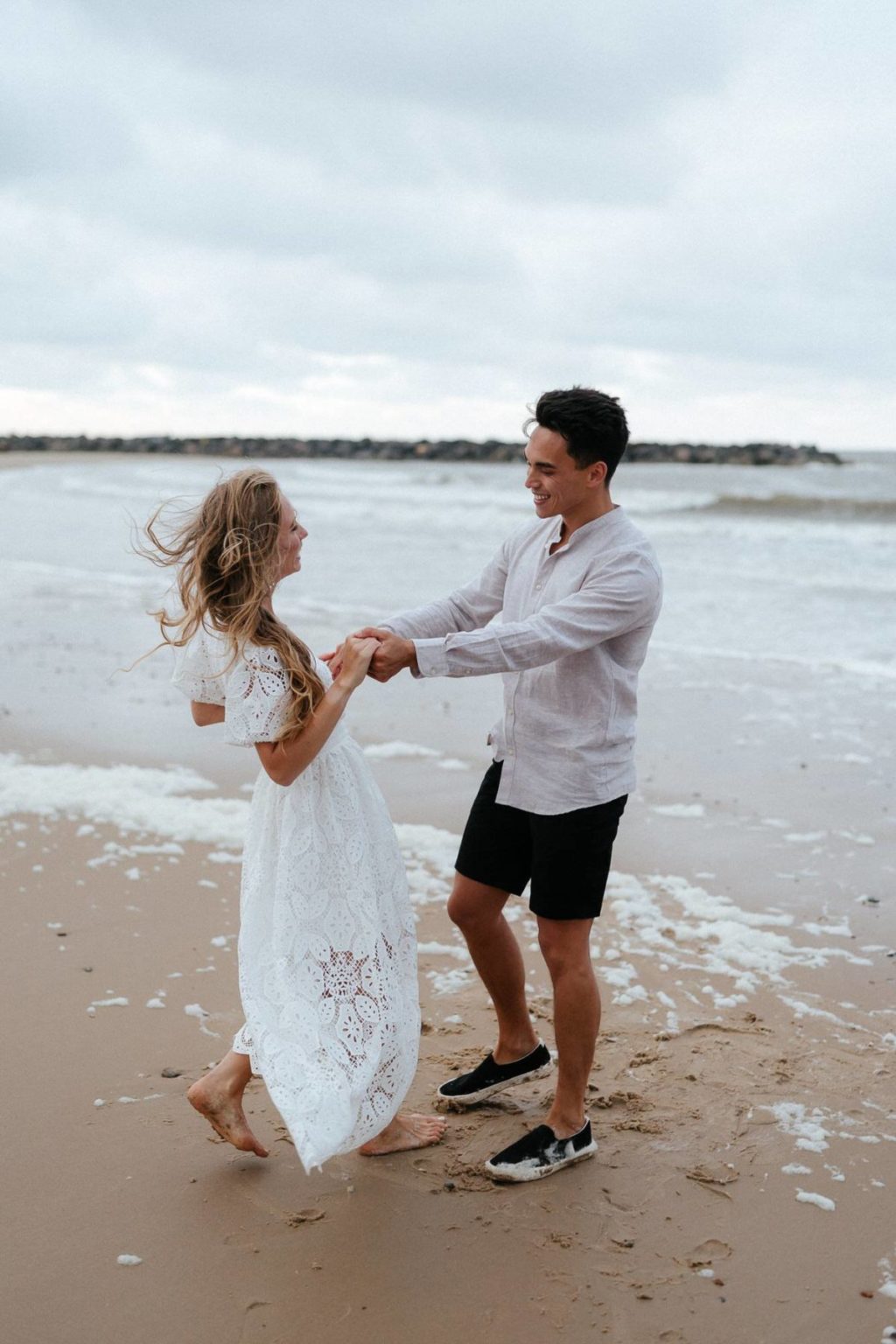 风格化前卫明亮暖色调婚礼摄影照片调色Lightroom预设包 Cara Zagni – Moon Pack 1 插件预设 sucaiwan.com