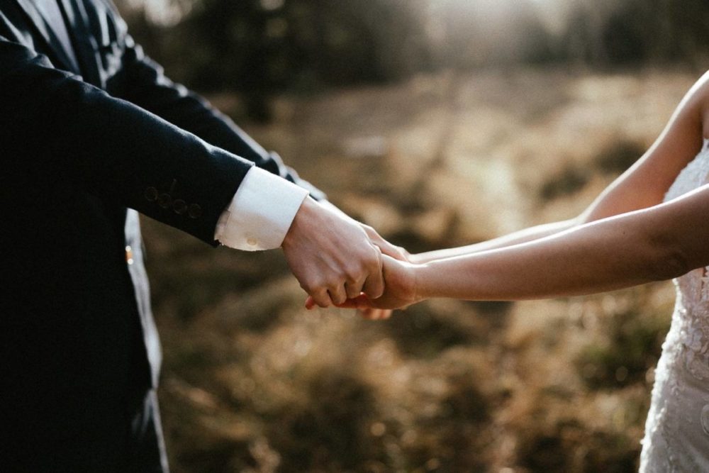 风格化前卫明亮暖色调婚礼摄影照片调色Lightroom预设包 Cara Zagni – Moon Pack 1 插件预设 sucaiwan.com