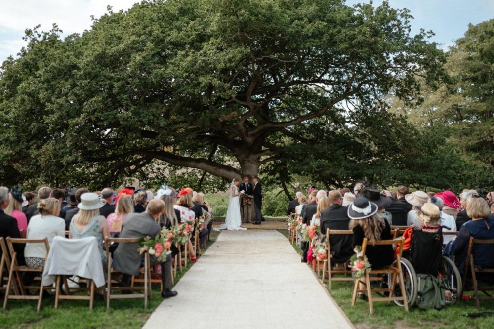 风格化前卫明亮暖色调婚礼摄影照片调色Lightroom预设包 Cara Zagni – Moon Pack 1 插件预设 sucaiwan.com