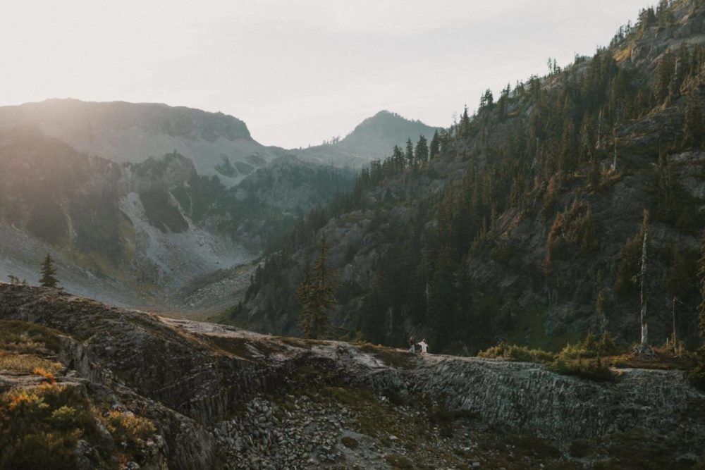 柔和绿色黑白色调冒险旅拍婚礼风景照片调色Lightroom预设 Carley Mae – Jade Pack Presets 插件预设 第2张-素材湾丨精选海外优质设计素材资源 柔和绿色黑白色调冒险旅拍婚礼风景照片调色Lightroom预设 Carley Mae – Jade Pack Presets 插件预设 sucaiwan.com