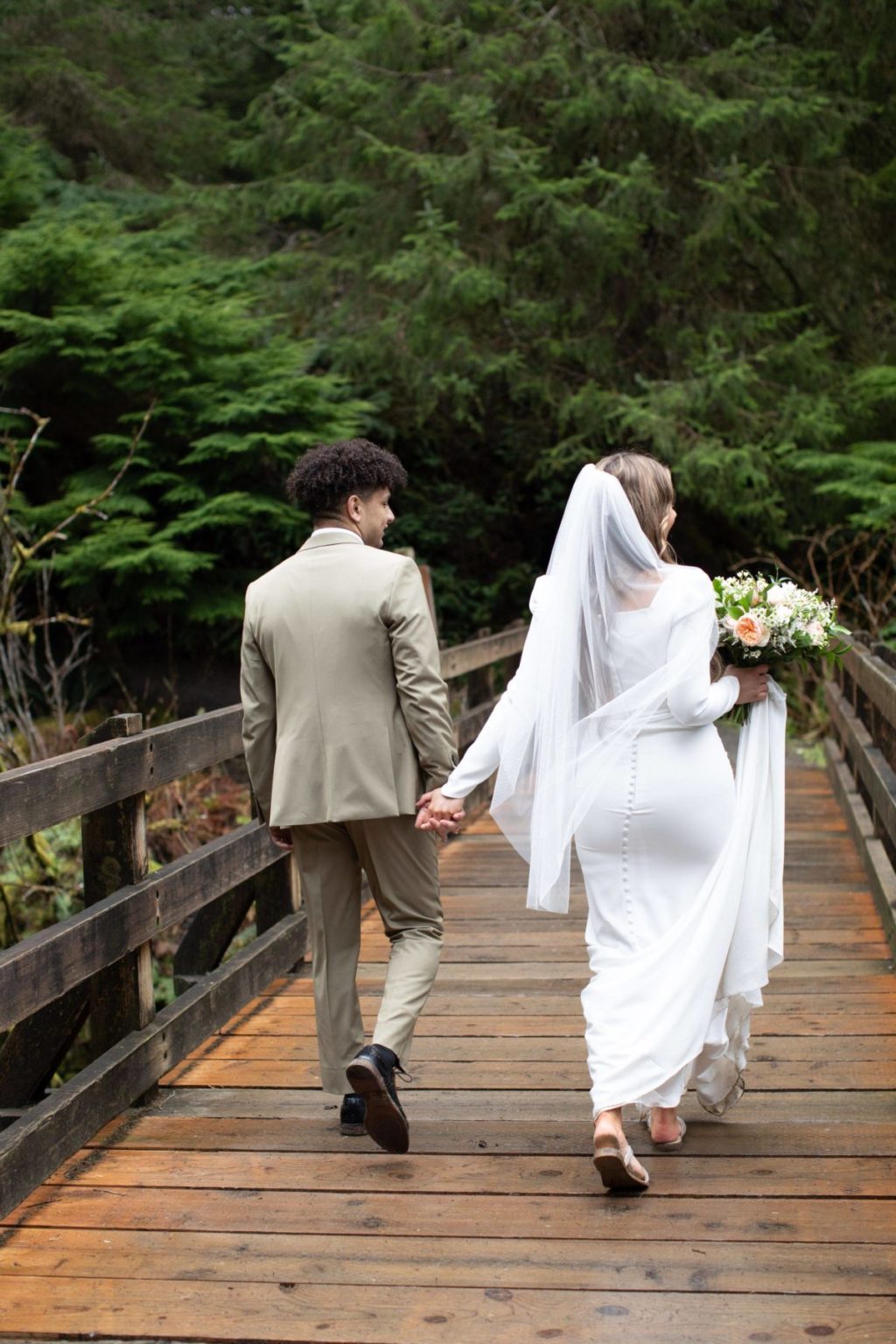 柔和绿色黑白色调冒险旅拍婚礼风景照片调色Lightroom预设 Carley Mae – Jade Pack Presets 插件预设 第8张-素材湾丨精选海外优质设计素材资源 柔和绿色黑白色调冒险旅拍婚礼风景照片调色Lightroom预设 Carley Mae – Jade Pack Presets 插件预设 sucaiwan.com