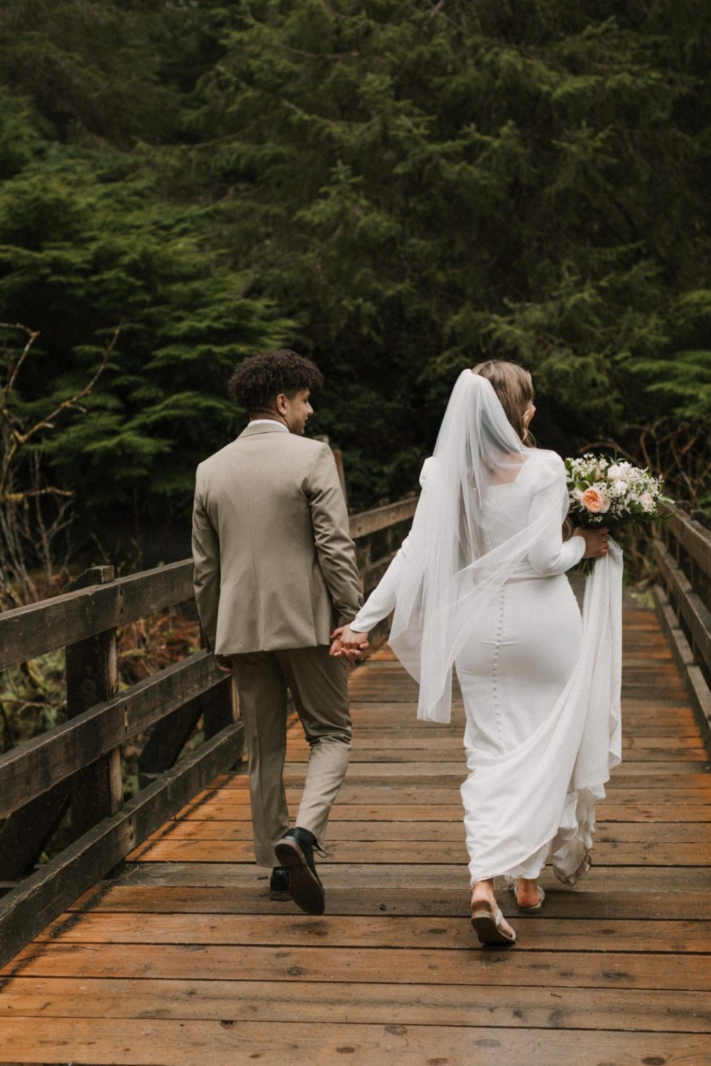 柔和绿色黑白色调冒险旅拍婚礼风景照片调色Lightroom预设 Carley Mae – Jade Pack Presets 插件预设 第9张-素材湾丨精选海外优质设计素材资源 柔和绿色黑白色调冒险旅拍婚礼风景照片调色Lightroom预设 Carley Mae – Jade Pack Presets 插件预设 sucaiwan.com