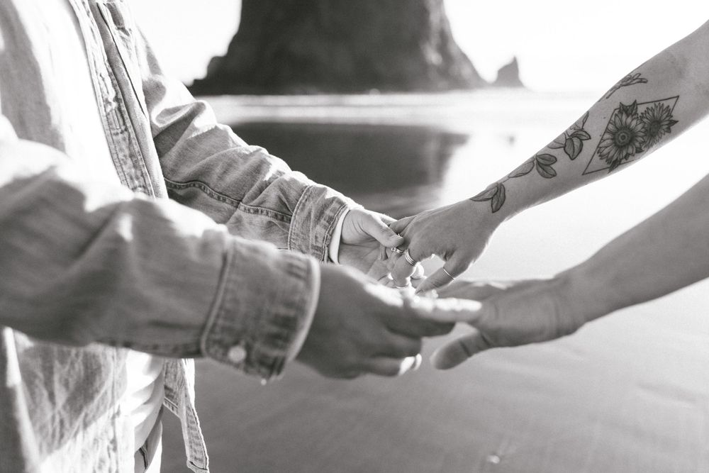 柔和绿色黑白色调冒险旅拍婚礼风景照片调色Lightroom预设 Carley Mae – Jade Pack Presets 插件预设 第13张-素材湾丨精选海外优质设计素材资源 柔和绿色黑白色调冒险旅拍婚礼风景照片调色Lightroom预设 Carley Mae – Jade Pack Presets 插件预设 sucaiwan.com