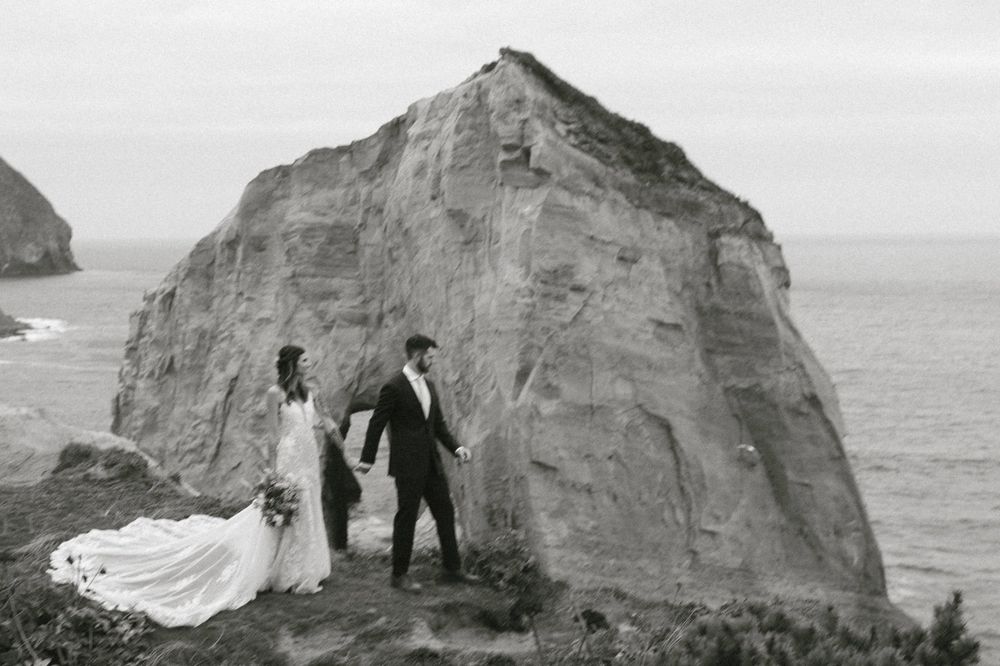 柔和绿色黑白色调冒险旅拍婚礼风景照片调色Lightroom预设 Carley Mae – Jade Pack Presets 插件预设 第21张-素材湾丨精选海外优质设计素材资源 柔和绿色黑白色调冒险旅拍婚礼风景照片调色Lightroom预设 Carley Mae – Jade Pack Presets 插件预设 sucaiwan.com