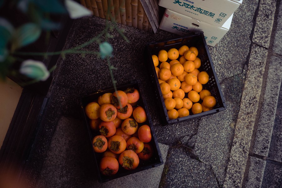 顶级复古电影胶片模拟日本东京城市街头人文扫街旅拍照片调色Lightroom预设 Cinematic Stills – TOKYO STILLS 插件预设 第2张-素材湾丨精选海外优质设计素材资源 顶级复古电影胶片模拟日本东京城市街头人文扫街旅拍照片调色Lightroom预设 Cinematic Stills – TOKYO STILLS 插件预设 sucaiwan.com