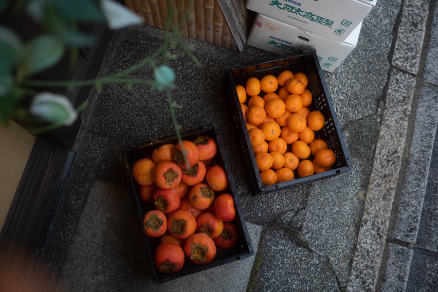 顶级复古电影胶片模拟日本东京城市街头人文扫街旅拍照片调色Lightroom预设 Cinematic Stills – TOKYO STILLS 插件预设 第3张-素材湾丨精选海外优质设计素材资源 顶级复古电影胶片模拟日本东京城市街头人文扫街旅拍照片调色Lightroom预设 Cinematic Stills – TOKYO STILLS 插件预设 sucaiwan.com