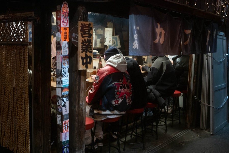 顶级复古电影胶片模拟日本东京城市街头人文扫街旅拍照片调色Lightroom预设 Cinematic Stills – TOKYO STILLS 插件预设 第4张-素材湾丨精选海外优质设计素材资源 顶级复古电影胶片模拟日本东京城市街头人文扫街旅拍照片调色Lightroom预设 Cinematic Stills – TOKYO STILLS 插件预设 sucaiwan.com