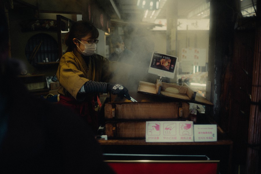 顶级复古电影胶片模拟日本东京城市街头人文扫街旅拍照片调色Lightroom预设 Cinematic Stills – TOKYO STILLS 插件预设 第11张-素材湾丨精选海外优质设计素材资源 顶级复古电影胶片模拟日本东京城市街头人文扫街旅拍照片调色Lightroom预设 Cinematic Stills – TOKYO STILLS 插件预设 sucaiwan.com