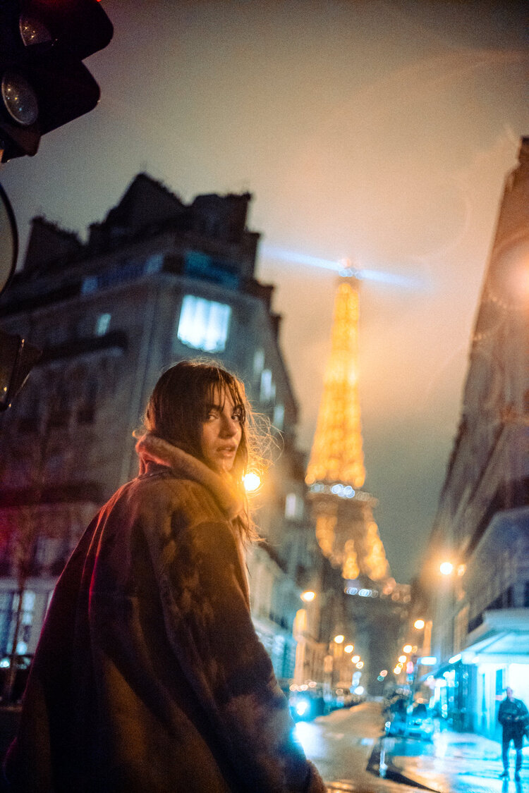 潮流电影质感红色/金棕色/深蓝色色调颗粒纹理模拟人文扫街照片调色Lightroom预设 Andre Josselin – Signature Presets 插件预设 第9张-素材湾丨精选海外优质设计素材资源 潮流电影质感红色/金棕色/深蓝色色调颗粒纹理模拟人文扫街照片调色Lightroom预设 Andre Josselin – Signature Presets 插件预设 sucaiwan.com