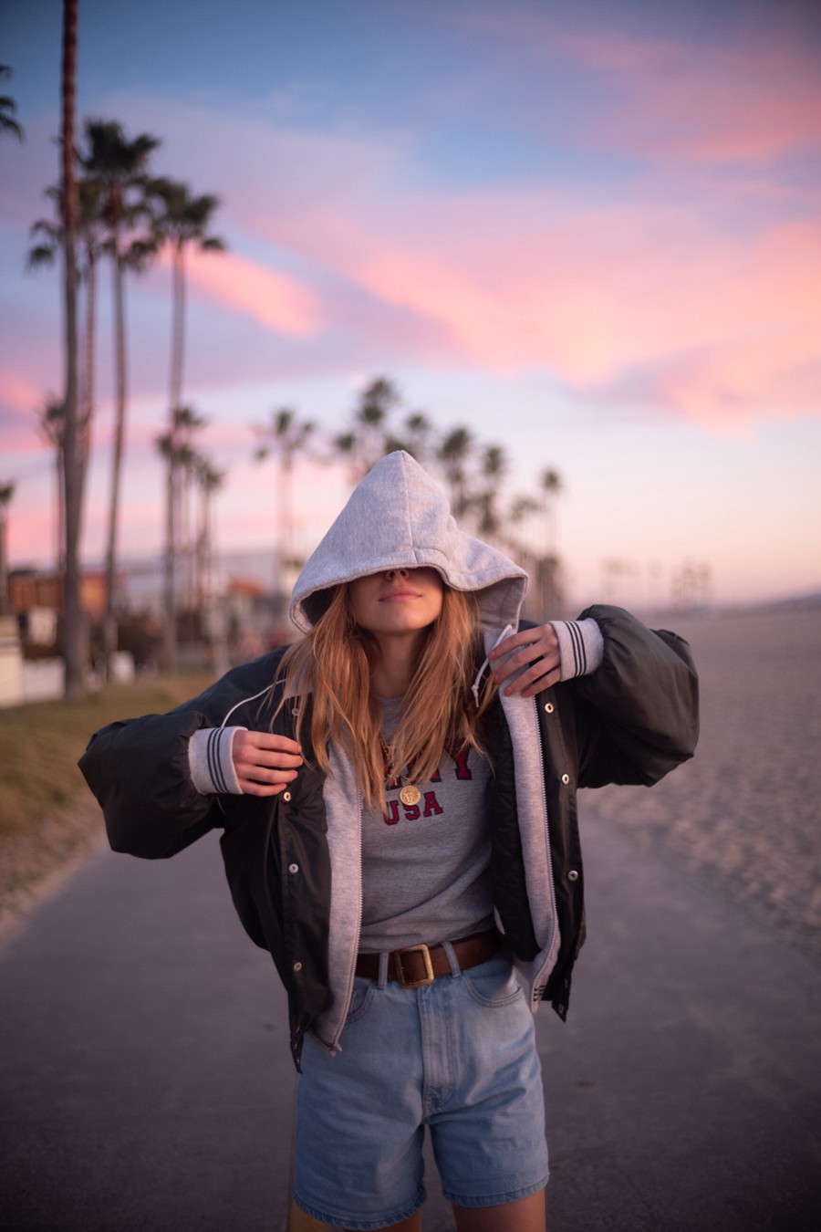 潮流电影质感红色/金棕色/深蓝色色调颗粒纹理模拟人文扫街照片调色Lightroom预设 Andre Josselin – Signature Presets 插件预设 第14张-素材湾丨精选海外优质设计素材资源 潮流电影质感红色/金棕色/深蓝色色调颗粒纹理模拟人文扫街照片调色Lightroom预设 Andre Josselin – Signature Presets 插件预设 sucaiwan.com