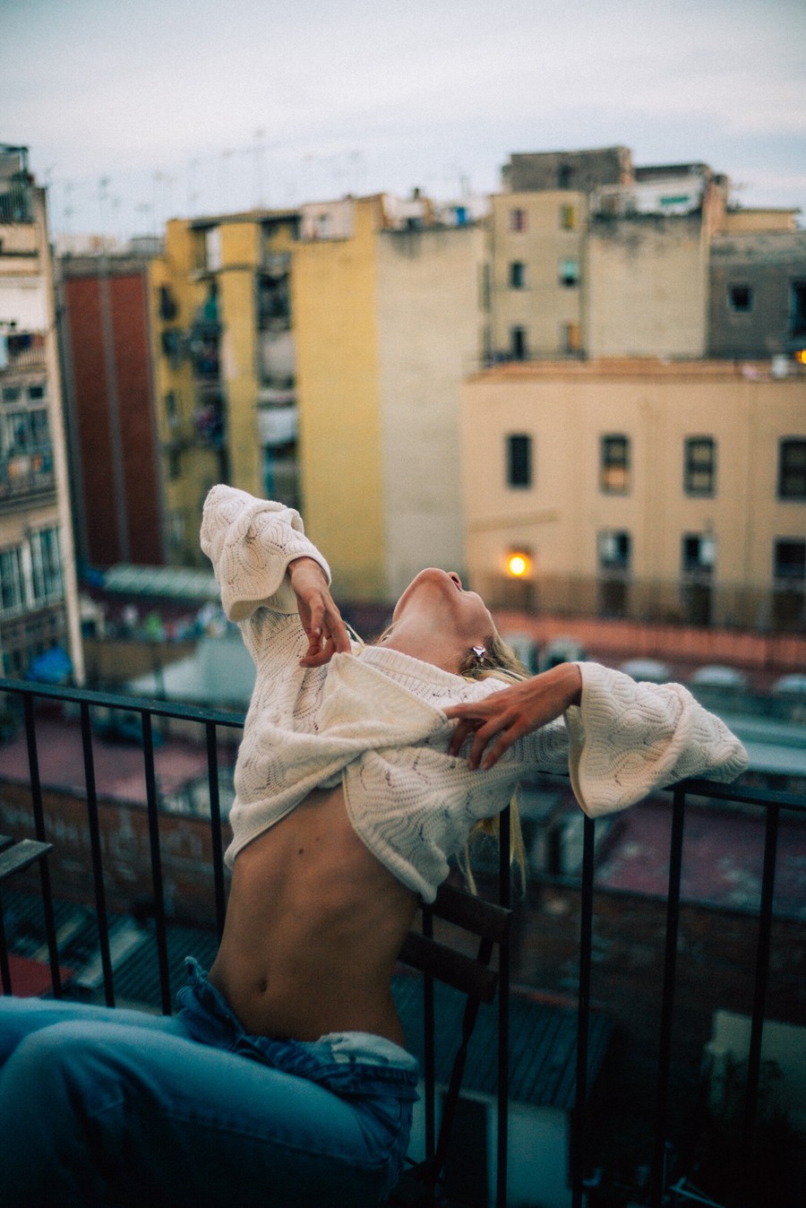 潮流电影质感红色/金棕色/深蓝色色调颗粒纹理模拟人文扫街照片调色Lightroom预设 Andre Josselin – Signature Presets 插件预设 第21张-素材湾丨精选海外优质设计素材资源 潮流电影质感红色/金棕色/深蓝色色调颗粒纹理模拟人文扫街照片调色Lightroom预设 Andre Josselin – Signature Presets 插件预设 sucaiwan.com