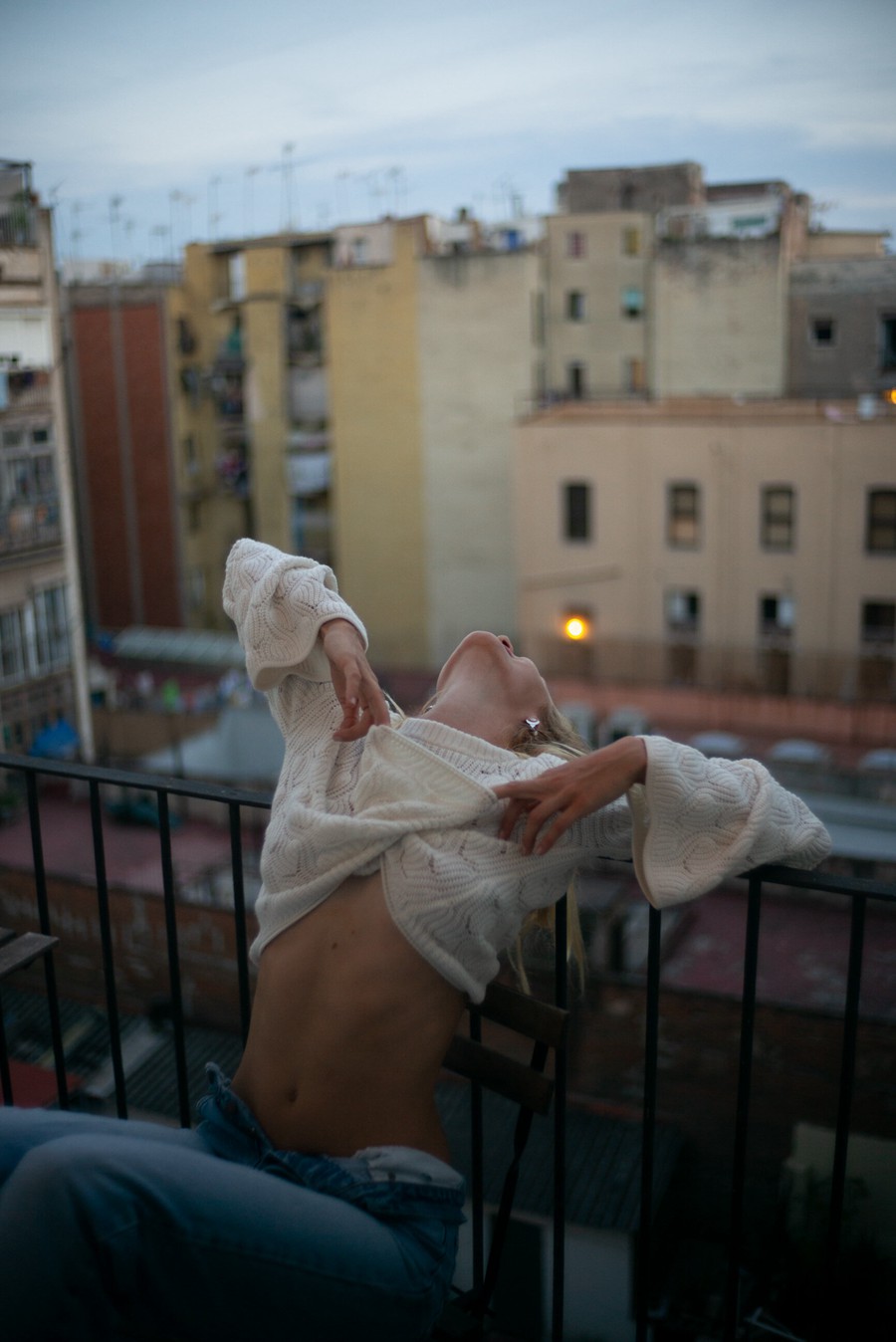 潮流电影质感红色/金棕色/深蓝色色调颗粒纹理模拟人文扫街照片调色Lightroom预设 Andre Josselin – Signature Presets 插件预设 第22张-素材湾丨精选海外优质设计素材资源 潮流电影质感红色/金棕色/深蓝色色调颗粒纹理模拟人文扫街照片调色Lightroom预设 Andre Josselin – Signature Presets 插件预设 sucaiwan.com