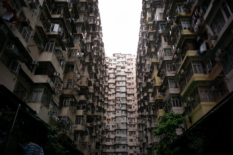 潮流电影质感红色/金棕色/深蓝色色调颗粒纹理模拟人文扫街照片调色Lightroom预设 Andre Josselin – Signature Presets 插件预设 第24张-素材湾丨精选海外优质设计素材资源 潮流电影质感红色/金棕色/深蓝色色调颗粒纹理模拟人文扫街照片调色Lightroom预设 Andre Josselin – Signature Presets 插件预设 sucaiwan.com