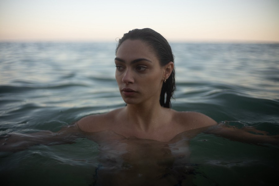 潮流电影质感红色/金棕色/深蓝色色调颗粒纹理模拟人文扫街照片调色Lightroom预设 Andre Josselin – Signature Presets 插件预设 第26张-素材湾丨精选海外优质设计素材资源 潮流电影质感红色/金棕色/深蓝色色调颗粒纹理模拟人文扫街照片调色Lightroom预设 Andre Josselin – Signature Presets 插件预设 sucaiwan.com