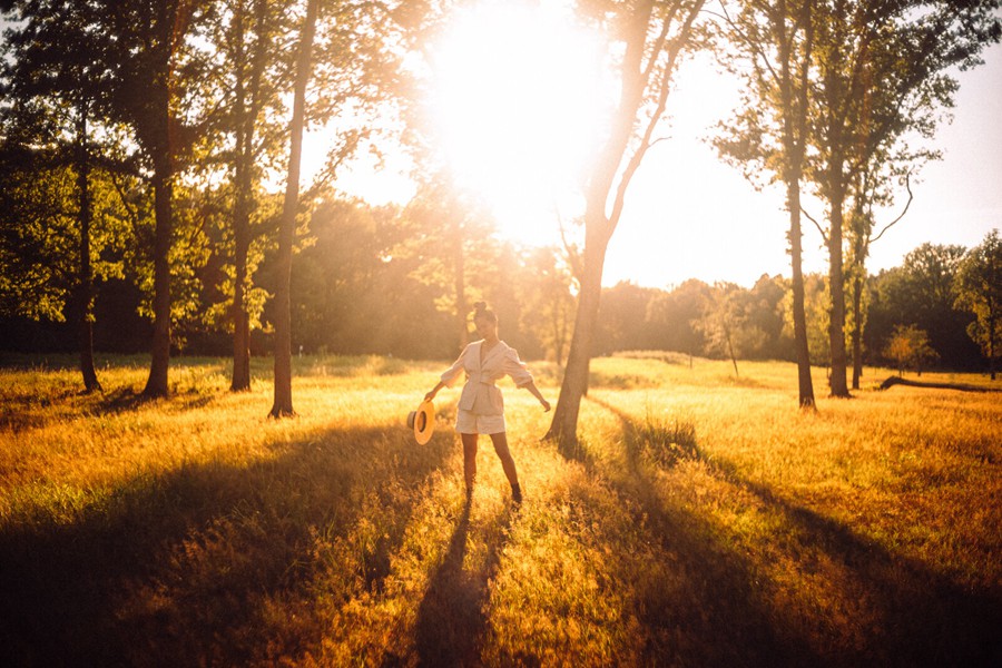 潮流电影质感红色/金棕色/深蓝色色调颗粒纹理模拟人文扫街照片调色Lightroom预设 Andre Josselin – Signature Presets 插件预设 第29张-素材湾丨精选海外优质设计素材资源 潮流电影质感红色/金棕色/深蓝色色调颗粒纹理模拟人文扫街照片调色Lightroom预设 Andre Josselin – Signature Presets 插件预设 sucaiwan.com