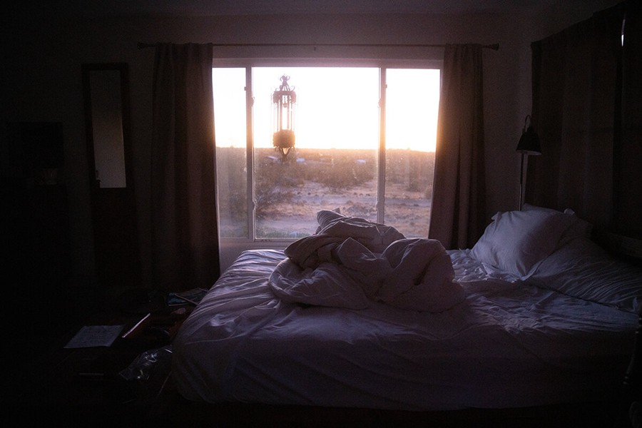 潮流电影质感红色/金棕色/深蓝色色调颗粒纹理模拟人文扫街照片调色Lightroom预设 Andre Josselin – Signature Presets 插件预设 第32张-素材湾丨精选海外优质设计素材资源 潮流电影质感红色/金棕色/深蓝色色调颗粒纹理模拟人文扫街照片调色Lightroom预设 Andre Josselin – Signature Presets 插件预设 sucaiwan.com