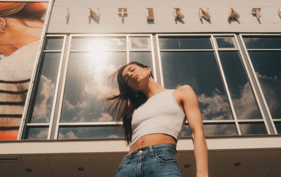 怀旧复古橙色暖色电影胶片模拟颗粒质感人物肖像扫街照片调色Lightroom预设包 RICO REINHOLD – VINTAGE VISION PRESETS 插件预设 第5张-素材湾丨精选海外优质设计素材资源 怀旧复古橙色暖色电影胶片模拟颗粒质感人物肖像扫街照片调色Lightroom预设包 RICO REINHOLD – VINTAGE VISION PRESETS 插件预设 sucaiwan.com