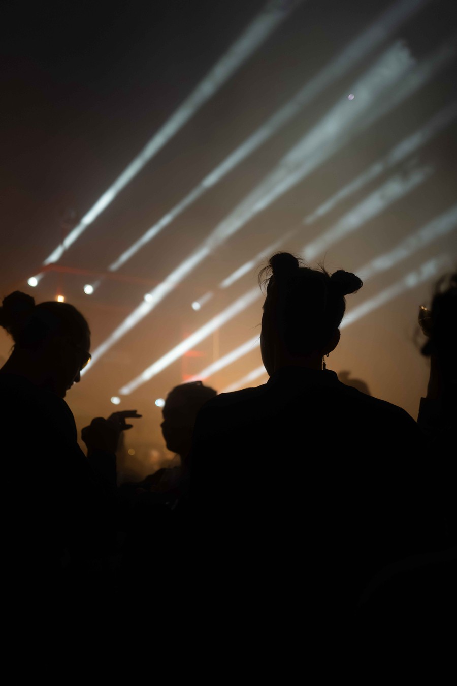 怀旧复古橙色暖色电影胶片模拟颗粒质感人物肖像扫街照片调色Lightroom预设包 RICO REINHOLD – VINTAGE VISION PRESETS 插件预设 第13张-素材湾丨精选海外优质设计素材资源 怀旧复古橙色暖色电影胶片模拟颗粒质感人物肖像扫街照片调色Lightroom预设包 RICO REINHOLD – VINTAGE VISION PRESETS 插件预设 sucaiwan.com