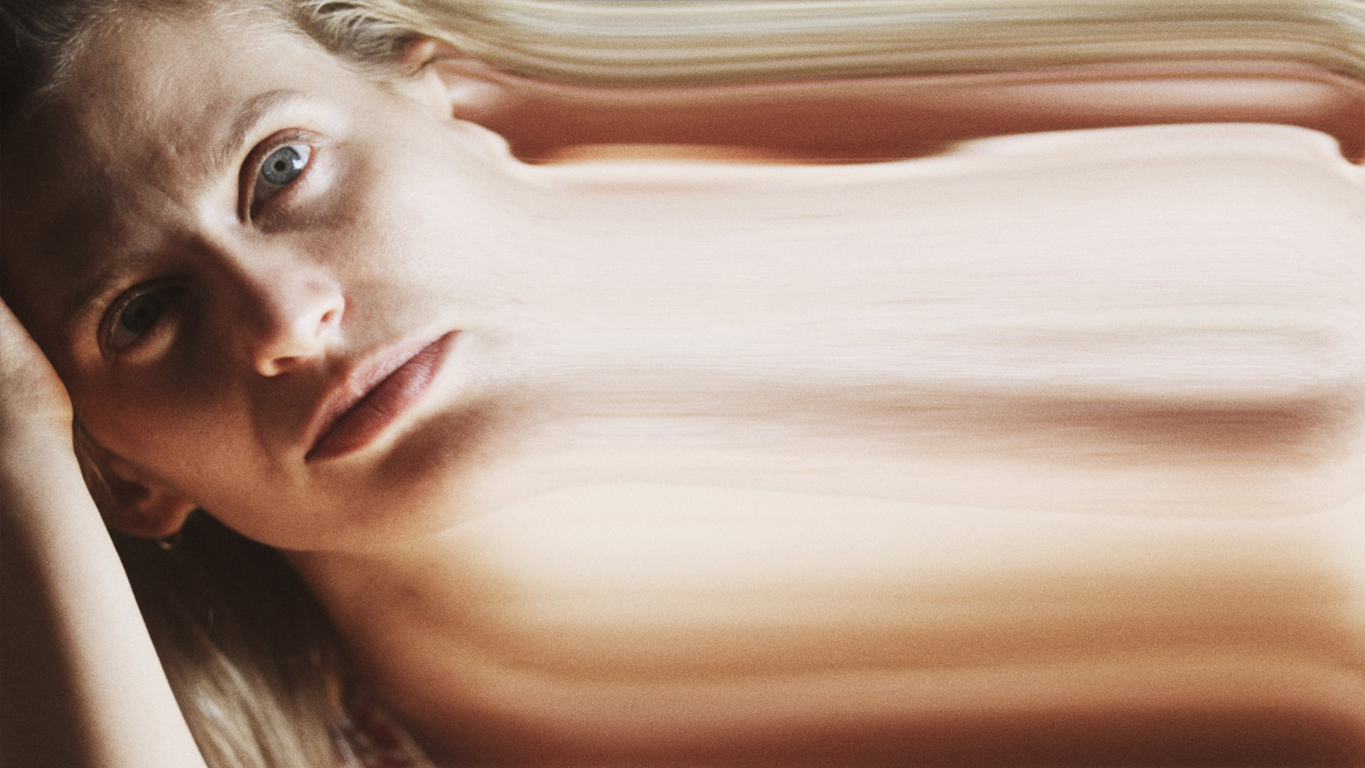 故障拉伸扭曲酸性噪点液化模糊错位视频特效达芬奇DCTL节点预设 MONONODES – STRETCH DCTL 插件预设 第6张-素材湾丨精选海外优质设计素材资源 故障拉伸扭曲酸性噪点液化模糊错位视频特效达芬奇DCTL节点预设 MONONODES – STRETCH DCTL 插件预设 sucaiwan.com