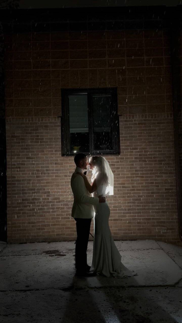 经典怀旧风格化真实色彩黑白色调颗粒感情侣婚礼摄影照片调色Lightroom预设 Rebecca Frank Co. Presets 插件预设 第8张-素材湾丨精选海外优质设计素材资源 经典怀旧风格化真实色彩黑白色调颗粒感情侣婚礼摄影照片调色Lightroom预设 Rebecca Frank Co. Presets 插件预设 sucaiwan.com