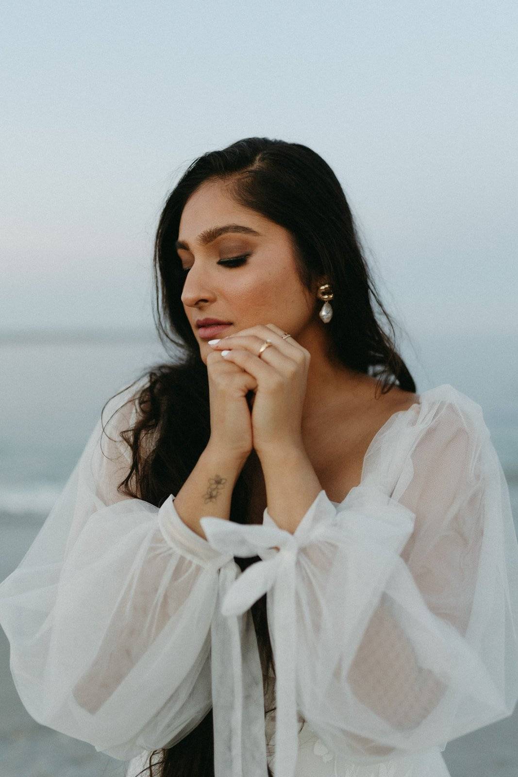 经典怀旧风格化真实色彩黑白色调颗粒感情侣婚礼摄影照片调色Lightroom预设 Rebecca Frank Co. Presets 插件预设 第2张-素材湾丨精选海外优质设计素材资源 经典怀旧风格化真实色彩黑白色调颗粒感情侣婚礼摄影照片调色Lightroom预设 Rebecca Frank Co. Presets 插件预设 sucaiwan.com