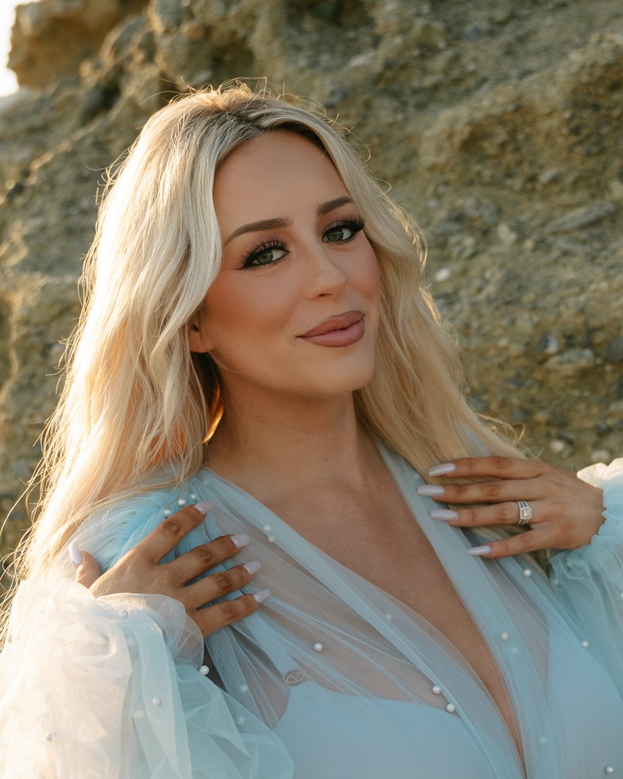 怀旧梦幻电影风格永恒婚礼摄影照片调色Lightroom预设 Ria Georgia – The NOstALGIA PACK LIGHTROOM CLASSIC PRESETS 插件预设 第19张-素材湾丨精选海外优质设计素材资源 怀旧梦幻电影风格永恒婚礼摄影照片调色Lightroom预设 Ria Georgia – The NOstALGIA PACK LIGHTROOM CLASSIC PRESETS 插件预设 sucaiwan.com