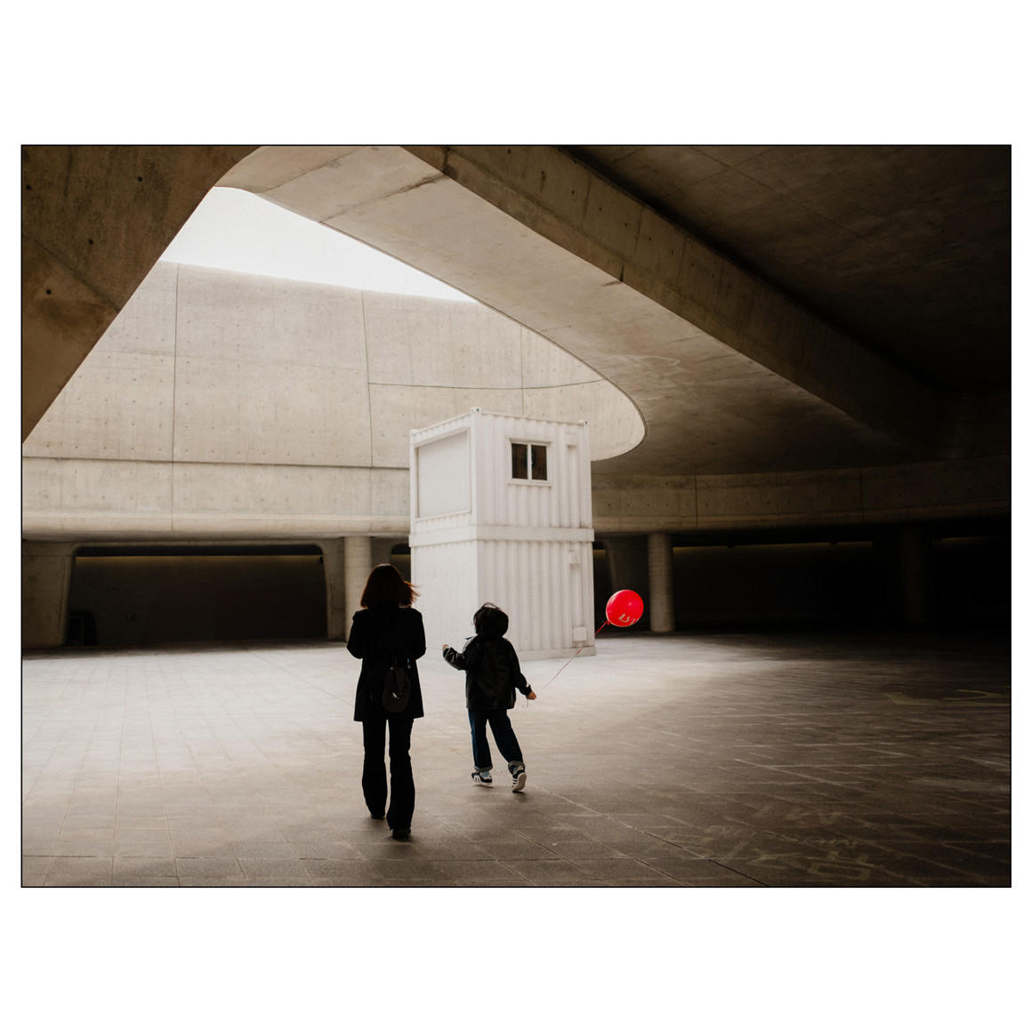 LR预设:怀旧电影美学柯达/富士/依尔福35mm胶片摄影婚礼人像Lightroom调色预设 Gerard Needham – アナログ Anarogu Film Collection - V3 Presets 插件预设 第4张-素材湾丨精选海外优质设计素材资源 LR预设:怀旧电影美学柯达/富士/依尔福35mm胶片摄影婚礼人像Lightroom调色预设 Gerard Needham – アナログ Anarogu Film Collection - V3 Presets 插件预设 sucaiwan.com