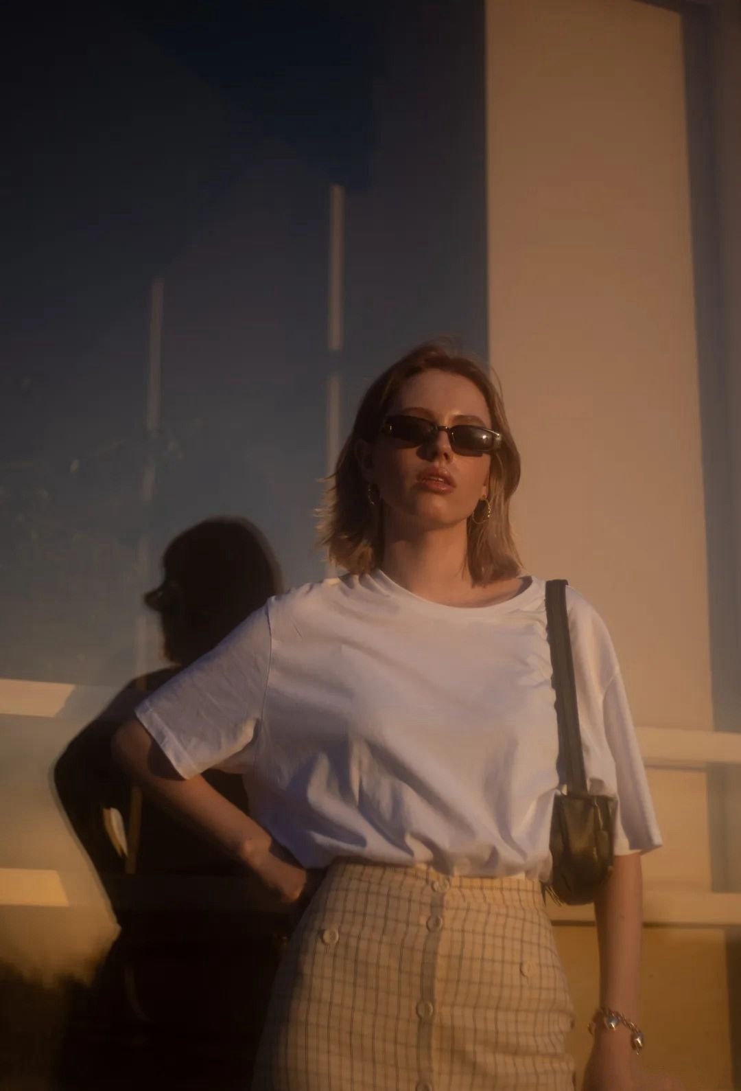 俄罗斯大神Polina Washington出品橙色色调颗粒质感霓虹效果肖像照片调色Lightroom预设 Polina Washington – PWxMXSMNV Preset Pack 插件预设 第5张-素材湾丨精选海外优质设计素材资源 俄罗斯大神Polina Washington出品橙色色调颗粒质感霓虹效果肖像照片调色Lightroom预设 Polina Washington – PWxMXSMNV Preset Pack 插件预设 sucaiwan.com