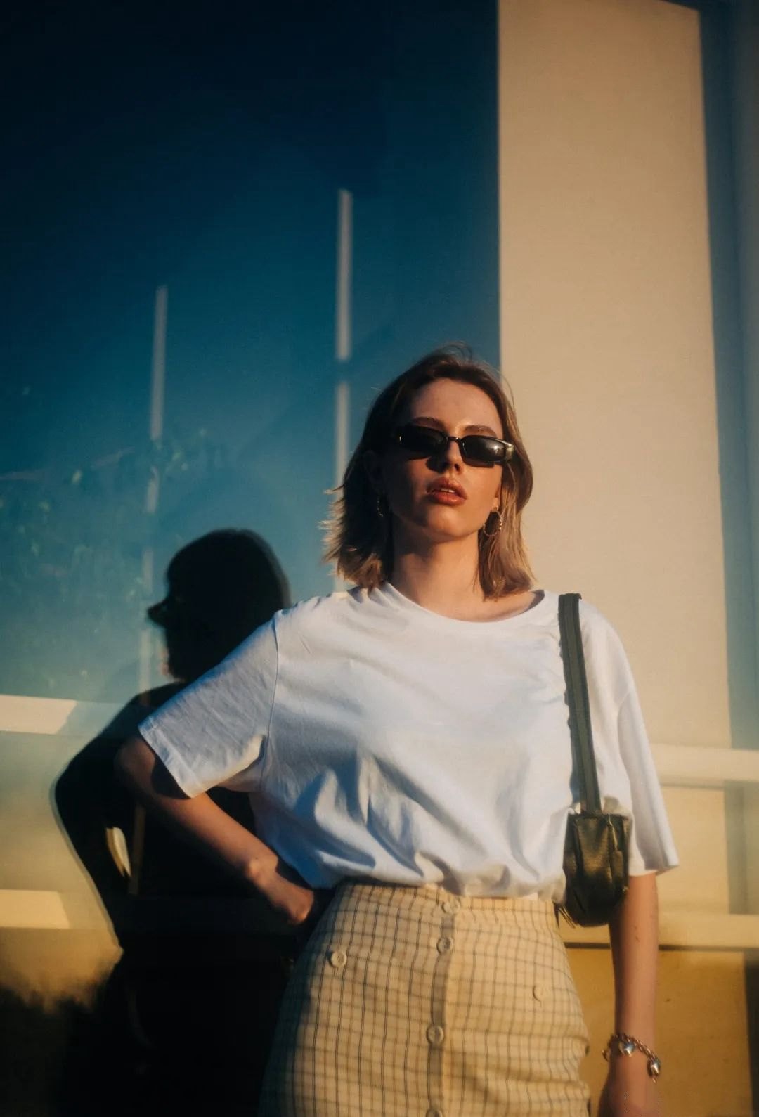 俄罗斯大神Polina Washington出品橙色色调颗粒质感霓虹效果肖像照片调色Lightroom预设 Polina Washington – PWxMXSMNV Preset Pack 插件预设 第6张-素材湾丨精选海外优质设计素材资源 俄罗斯大神Polina Washington出品橙色色调颗粒质感霓虹效果肖像照片调色Lightroom预设 Polina Washington – PWxMXSMNV Preset Pack 插件预设 sucaiwan.com