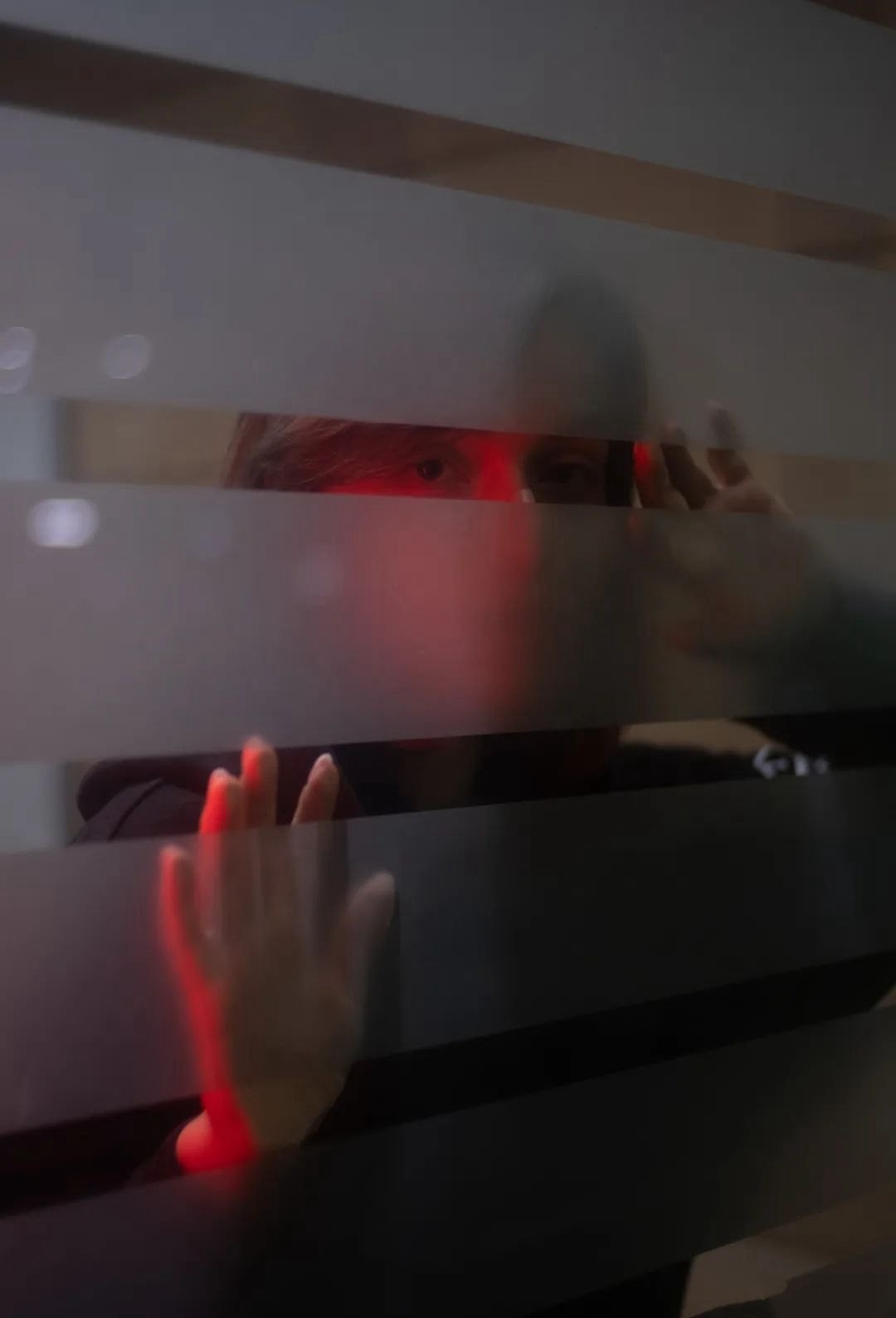 俄罗斯大神Polina Washington出品橙色色调颗粒质感霓虹效果肖像照片调色Lightroom预设 Polina Washington – PWxMXSMNV Preset Pack 插件预设 第7张-素材湾丨精选海外优质设计素材资源 俄罗斯大神Polina Washington出品橙色色调颗粒质感霓虹效果肖像照片调色Lightroom预设 Polina Washington – PWxMXSMNV Preset Pack 插件预设 sucaiwan.com