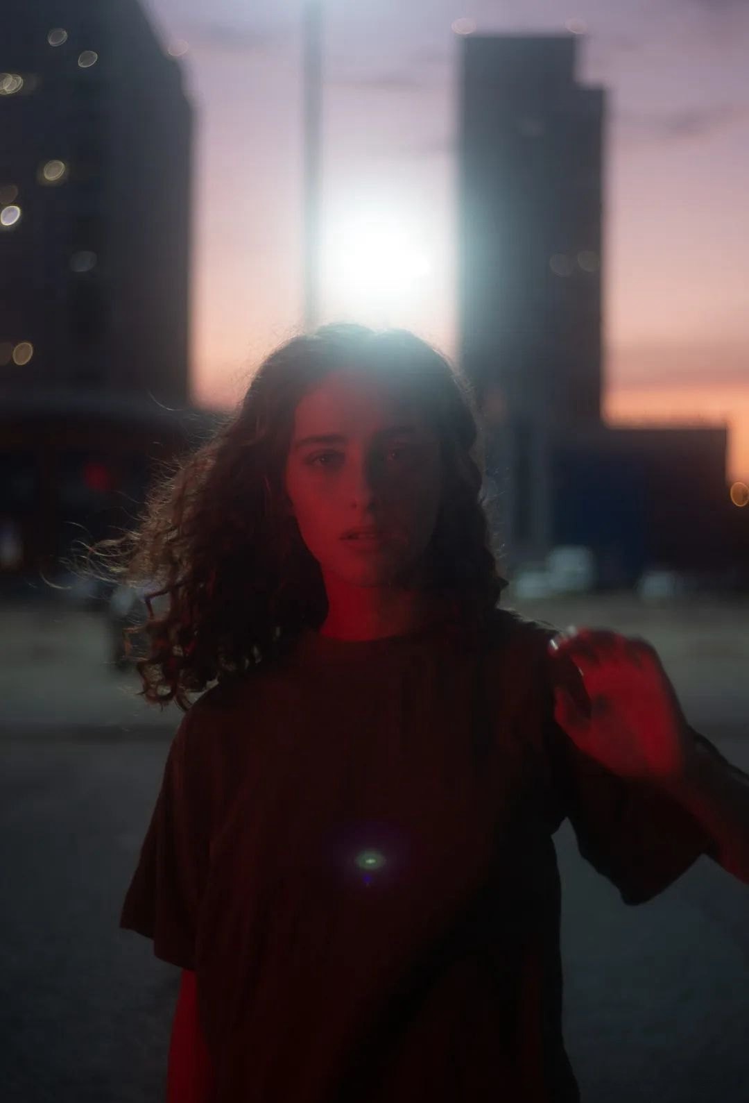 俄罗斯大神Polina Washington出品橙色色调颗粒质感霓虹效果肖像照片调色Lightroom预设 Polina Washington – PWxMXSMNV Preset Pack 插件预设 第11张-素材湾丨精选海外优质设计素材资源 俄罗斯大神Polina Washington出品橙色色调颗粒质感霓虹效果肖像照片调色Lightroom预设 Polina Washington – PWxMXSMNV Preset Pack 插件预设 sucaiwan.com