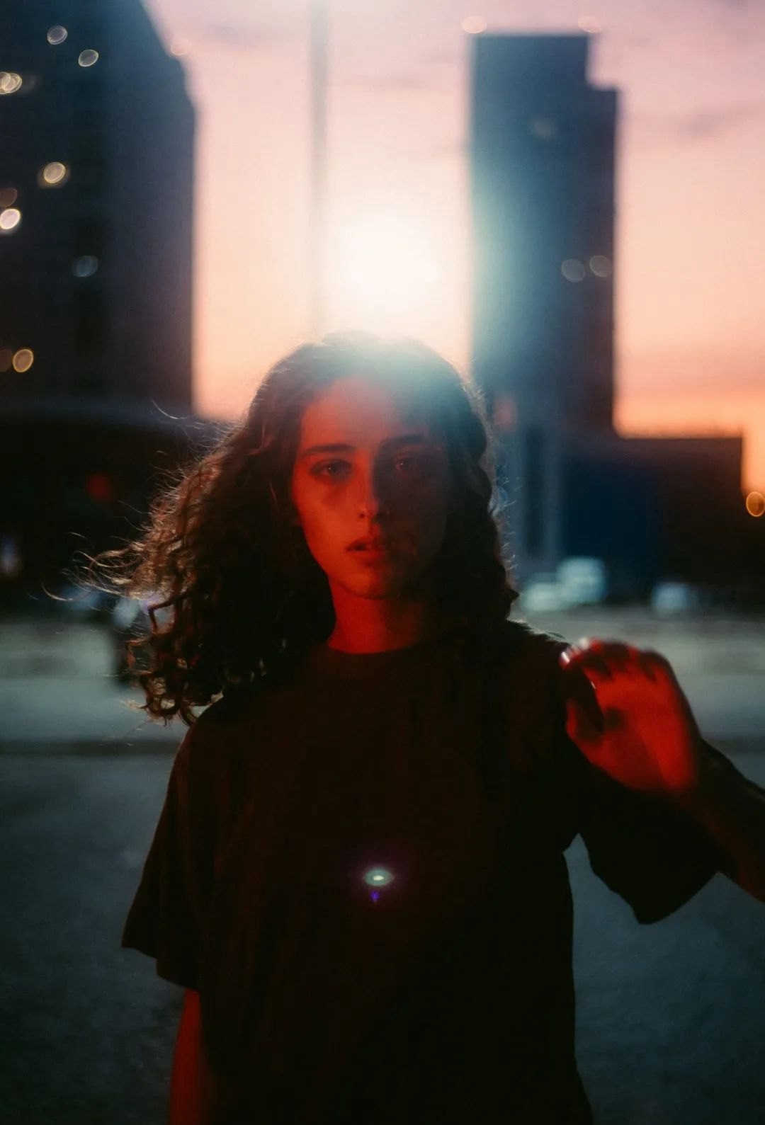 俄罗斯大神Polina Washington出品橙色色调颗粒质感霓虹效果肖像照片调色Lightroom预设 Polina Washington – PWxMXSMNV Preset Pack 插件预设 第12张-素材湾丨精选海外优质设计素材资源 俄罗斯大神Polina Washington出品橙色色调颗粒质感霓虹效果肖像照片调色Lightroom预设 Polina Washington – PWxMXSMNV Preset Pack 插件预设 sucaiwan.com